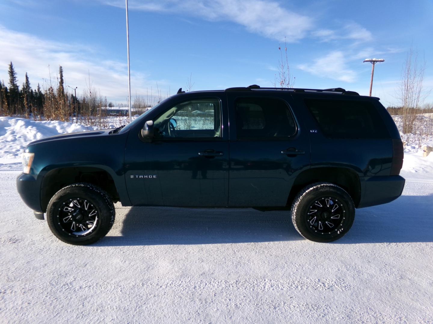 2007 Chevrolet Tahoe LS 4WD (1GNFK13037R) with an 5.3L V8 OHV 16V FFV engine, 4-Speed Automatic Overdrive transmission, located at 2630 Philips Field Rd., Fairbanks, AK, 99709, (907) 458-0593, 64.848068, -147.780609 - Photo#2